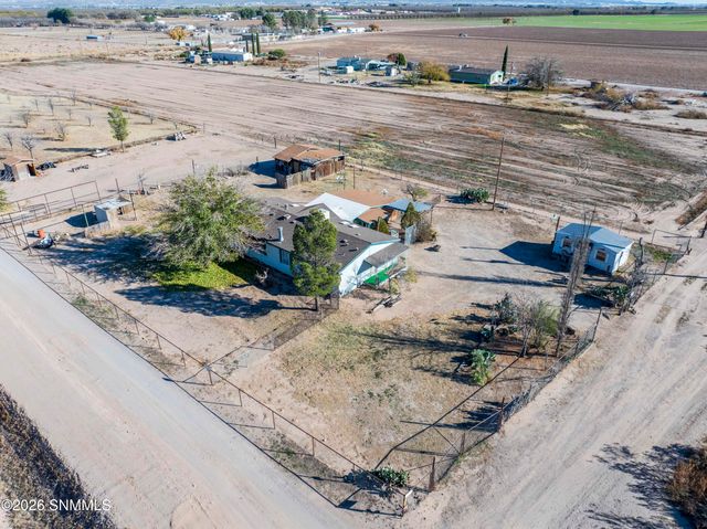 615 W Ojito de Madrid Drive, Anthony, NM 88021