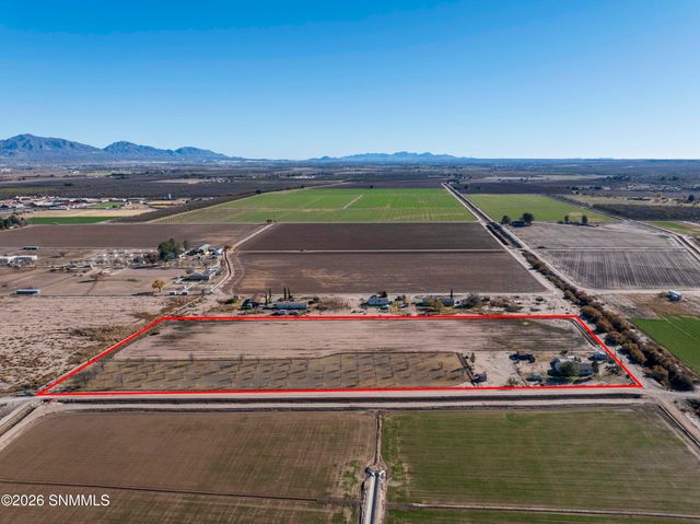 615 W Ojito de Madrid Drive, Anthony, NM 88021