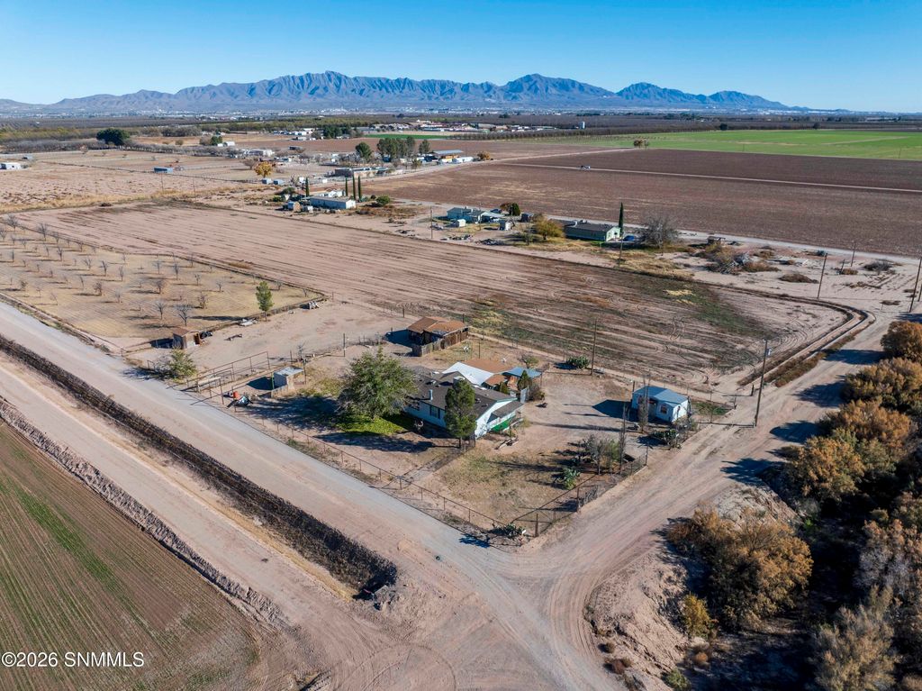 615 W Ojito de Madrid Drive, Anthony, NM 88021