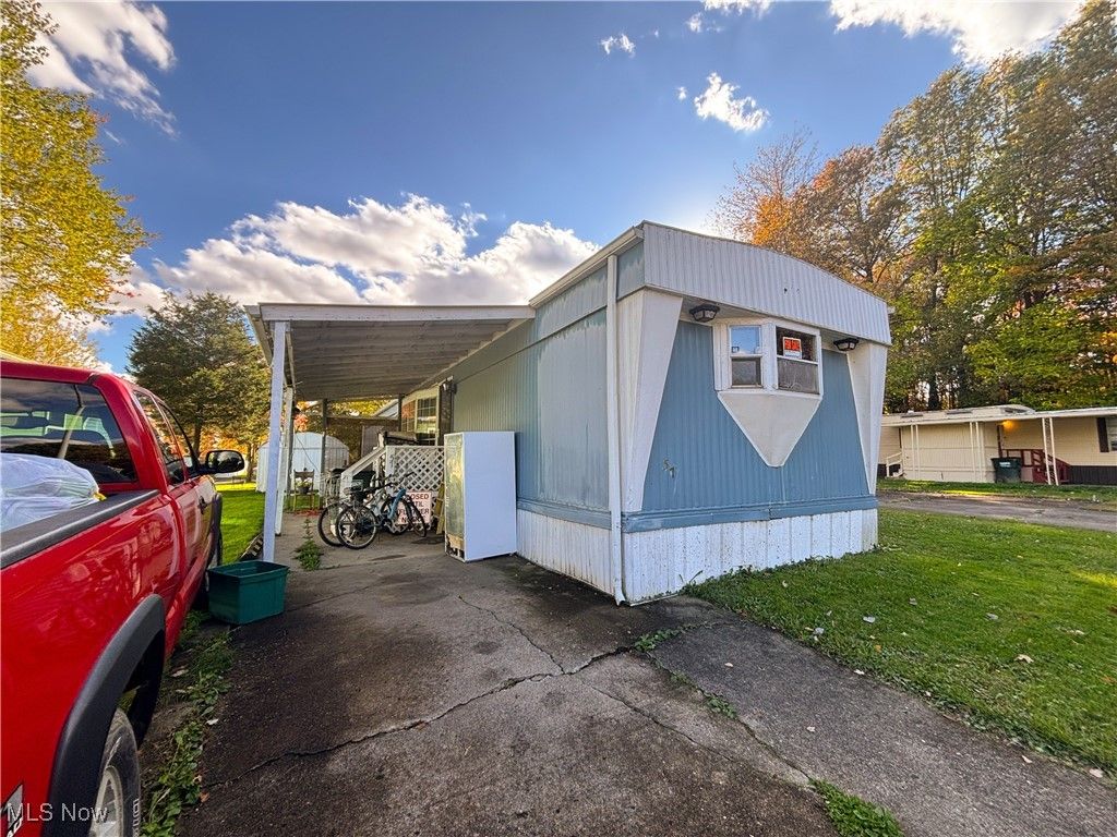 57 Redwood Drive, Beloit, OH 44609