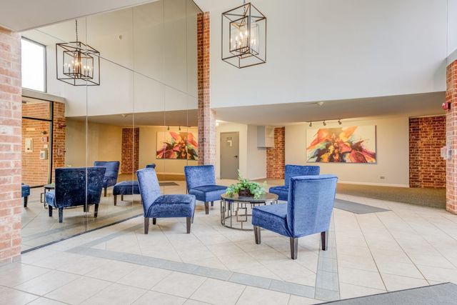 1415 E Central Road 422C, Arlington Heights, IL 60005