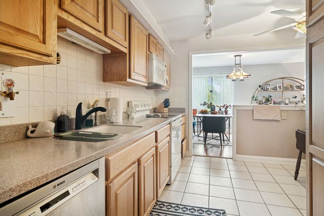 1415 E Central Road 422C, Arlington Heights, IL 60005