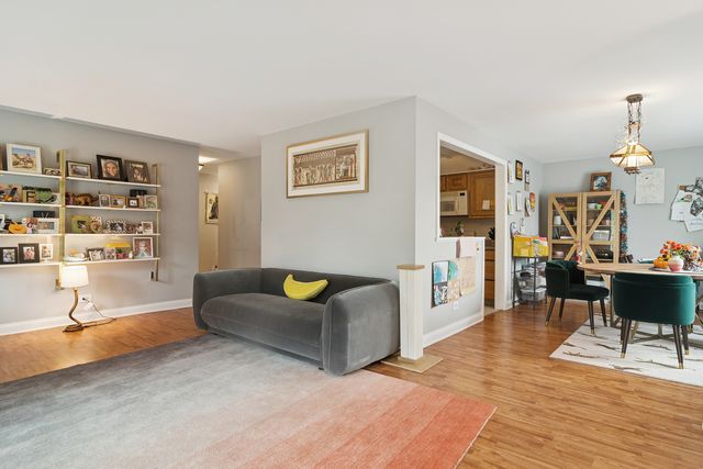 1415 E Central Road 422C, Arlington Heights, IL 60005