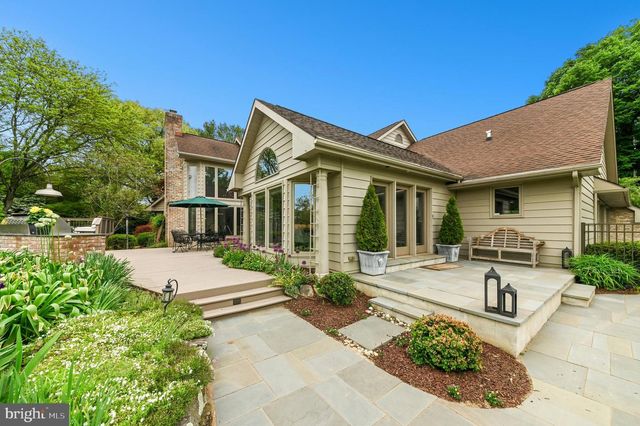 2708 BRIDLE PATH PL, Bethlehem, PA 18017