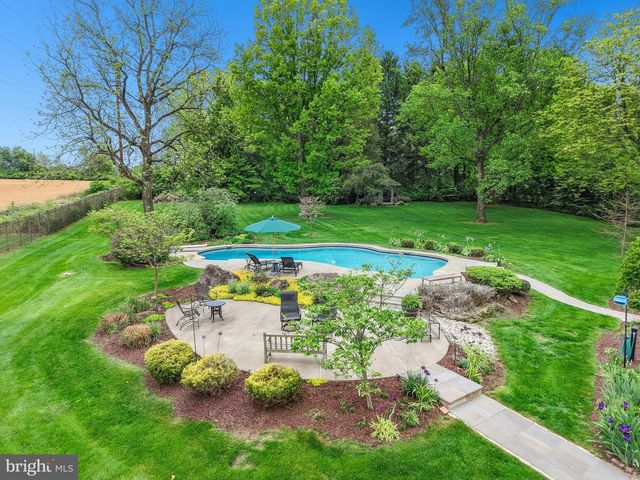 2708 BRIDLE PATH PL, Bethlehem, PA 18017