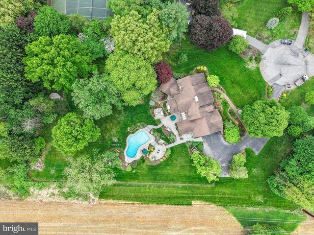 2708 BRIDLE PATH PL, Bethlehem, PA 18017