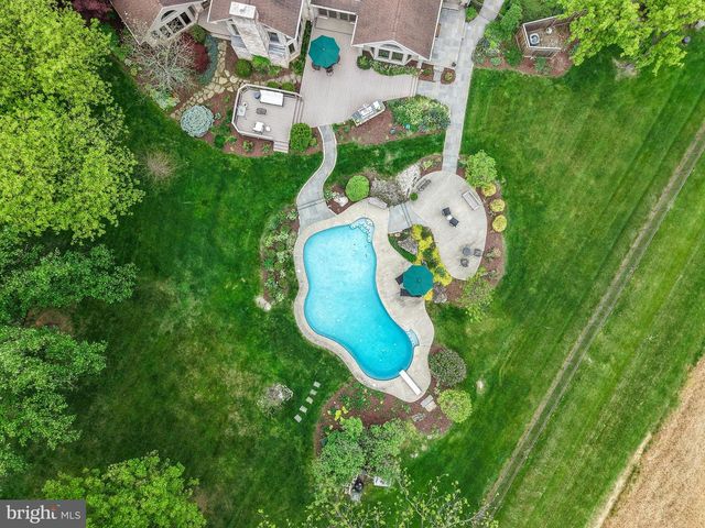 2708 BRIDLE PATH PL, Bethlehem, PA 18017