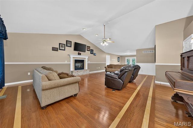 1564 Highway J, Wright City, MO 63390