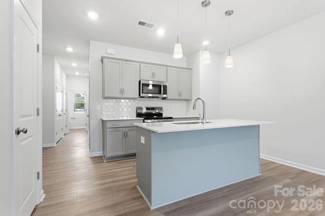 4614 Lakeview Road, Charlotte, NC 28216