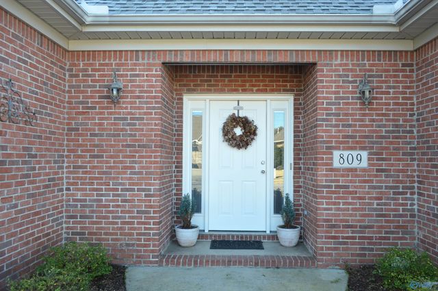 809 Milton Place SW, Decatur, AL 35603