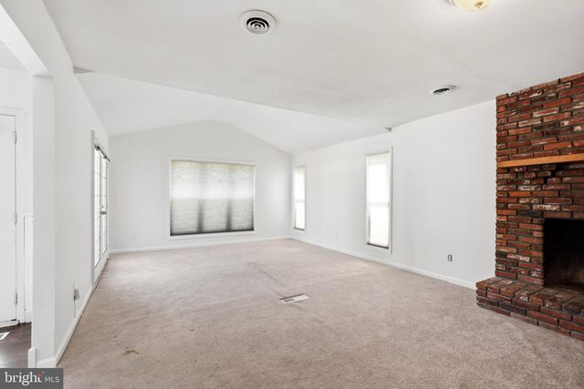 3 HAMPTON RD, Clementon, NJ 08021