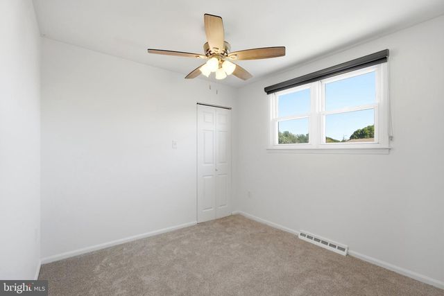 3 HAMPTON RD, Clementon, NJ 08021