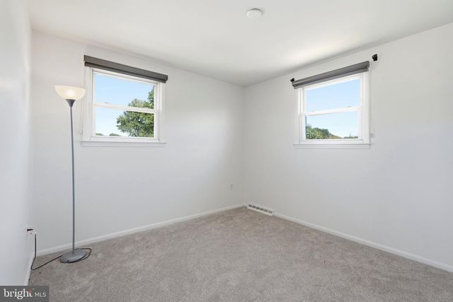 3 HAMPTON RD, Clementon, NJ 08021