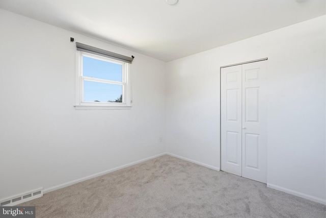 3 HAMPTON RD, Clementon, NJ 08021