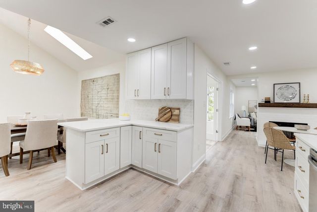 230 E JUNIPER AVE, Sterling, VA 20164