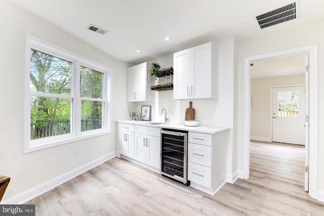 230 E JUNIPER AVE, Sterling, VA 20164