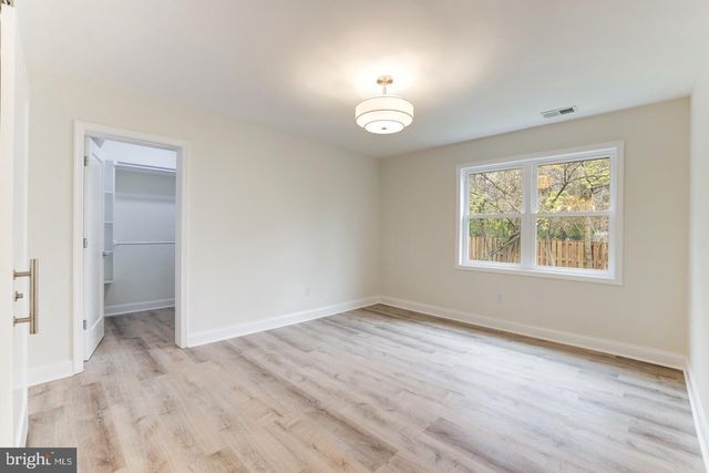 230 E JUNIPER AVE, Sterling, VA 20164