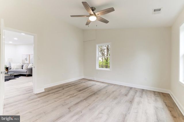 230 E JUNIPER AVE, Sterling, VA 20164