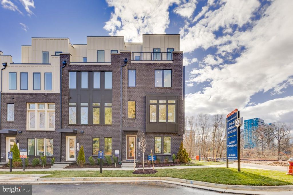 11597 PATRIOTIC LN, Reston, VA 20190