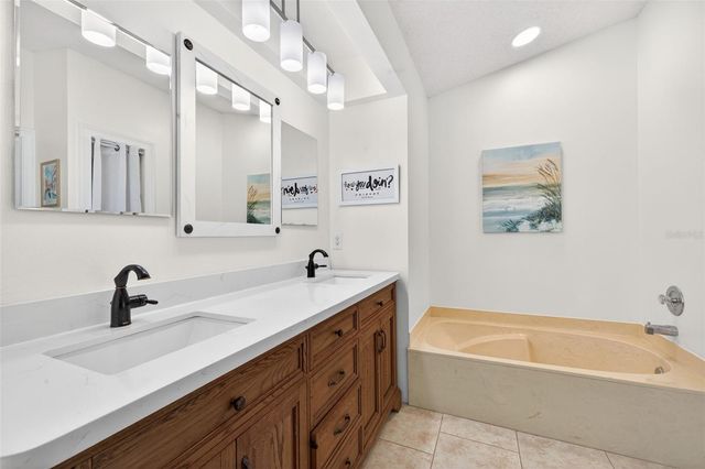 3907 57TH PLACE E, Bradenton, FL 34203