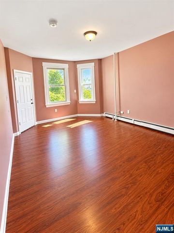 623-625 Sandford Avenue, Newark, NJ 07106