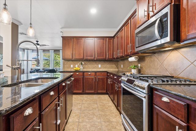 9520 Sydney Marilyn LN, Austin, TX 78748