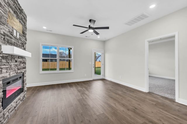 203 Donegal Dr, Clarksville, TN 37042