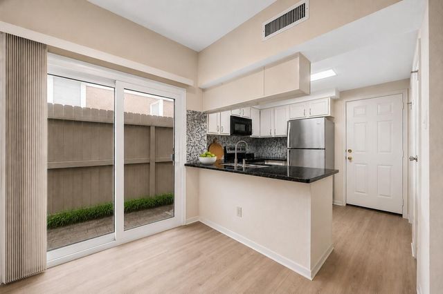 1829 Augusta Drive 19, Houston, TX 77057
