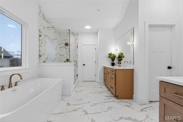 1216 patchwork fields, Chesterfield, MO 63005