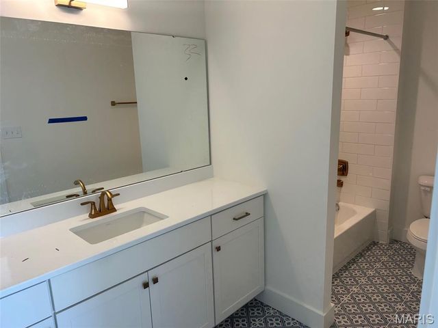 1216 patchwork fields, Chesterfield, MO 63005