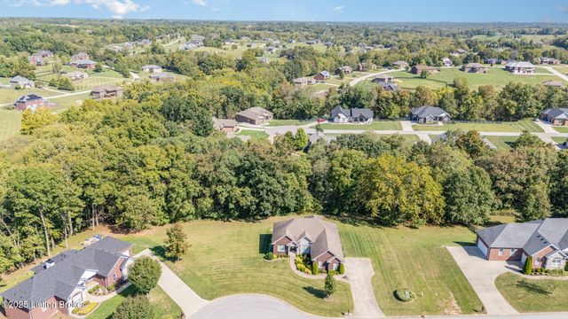 180 St James Ct, Fisherville, KY 40023