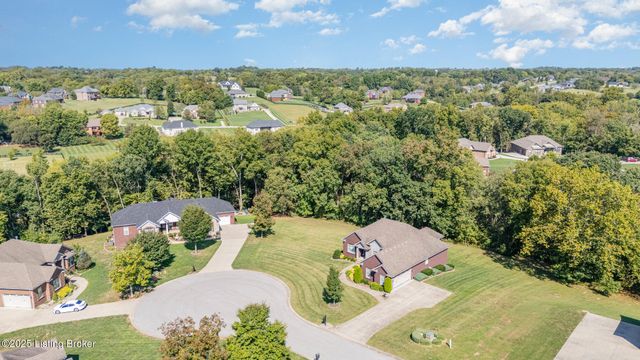 180 St James Ct, Fisherville, KY 40023