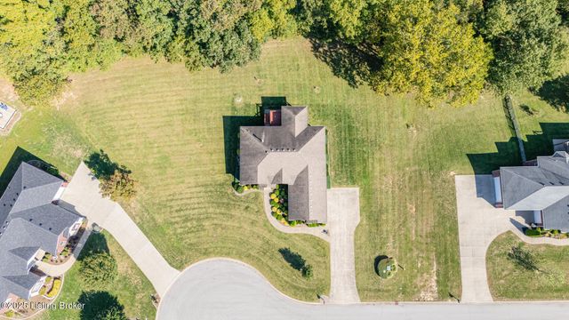 180 St James Ct, Fisherville, KY 40023