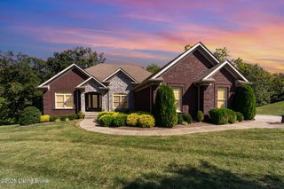 180 St James Ct, Fisherville, KY 40023