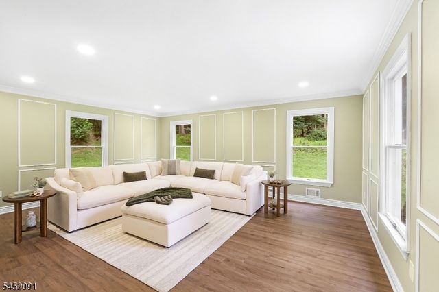31 Warren Cutting, Chester Twp., NJ 07930