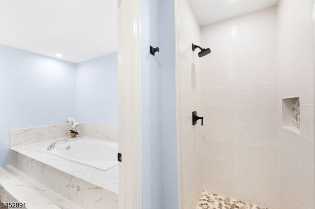 31 Warren Cutting, Chester Twp., NJ 07930
