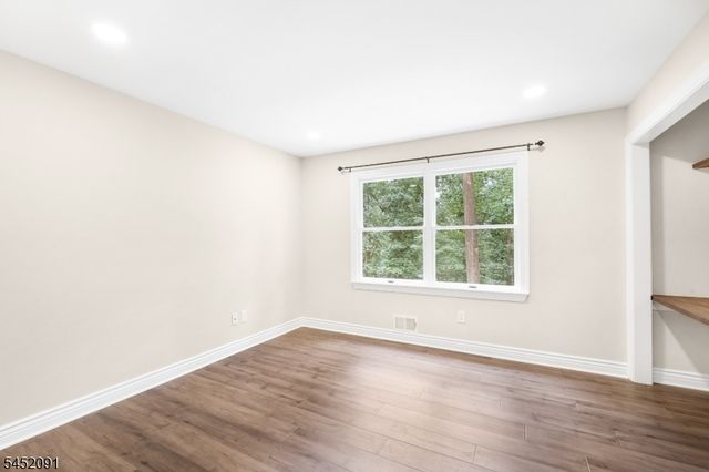 31 Warren Cutting, Chester Twp., NJ 07930