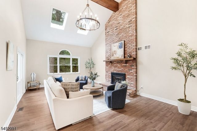 31 Warren Cutting, Chester Twp., NJ 07930