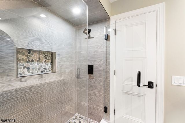 31 Warren Cutting, Chester Twp., NJ 07930