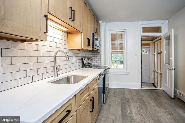 15 FRANKLIN AVE, Phoenixville, PA 19460