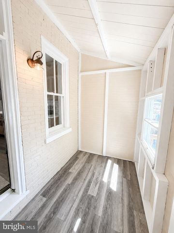 15 FRANKLIN AVE, Phoenixville, PA 19460