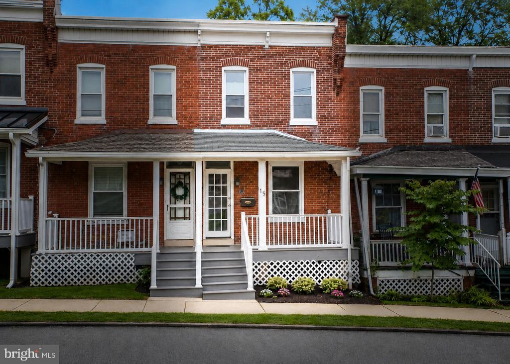 15 FRANKLIN AVE, Phoenixville, PA 19460
