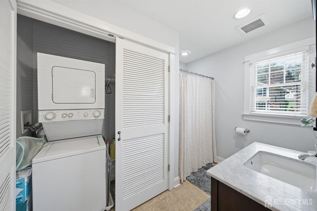 84 W Shore Road, Morris Twp, NJ 07834