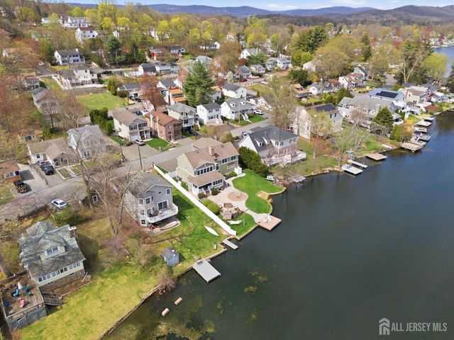 84 W Shore Road, Morris Twp, NJ 07834