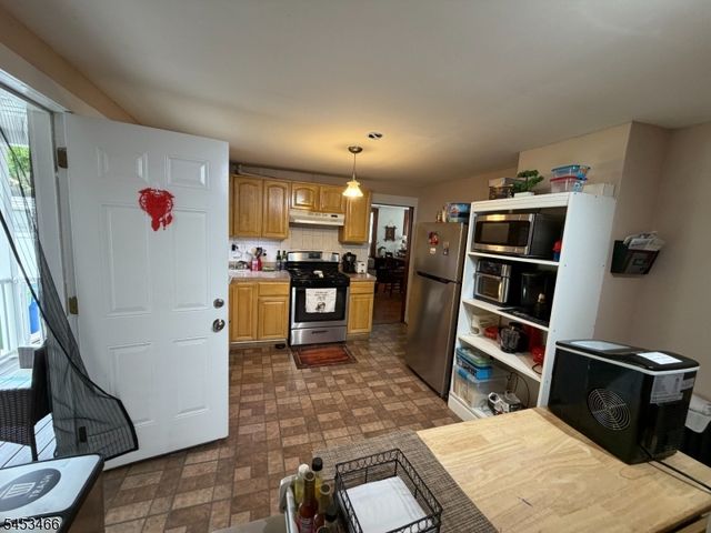 413 Pine St, Roselle Boro, NJ 07203