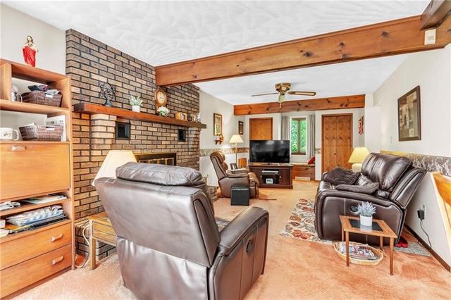 454 Cherokee Dr, Center Twp, PA 16001