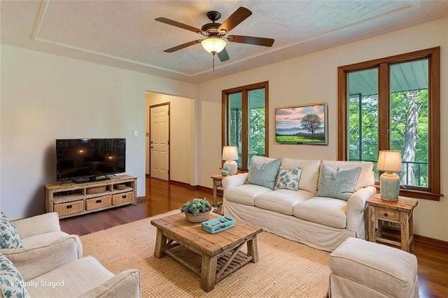 454 Cherokee Dr, Center Twp, PA 16001