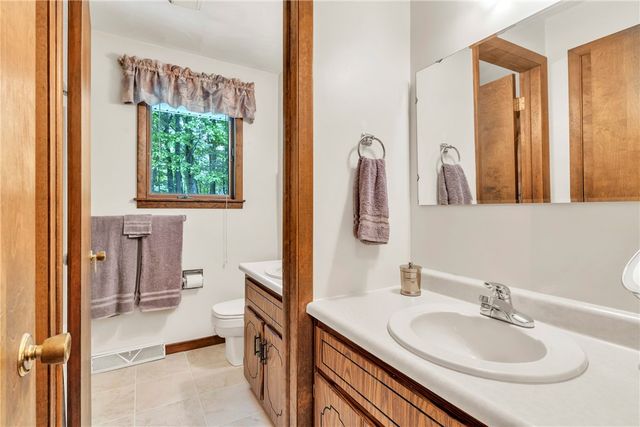 454 Cherokee Dr, Center Twp, PA 16001