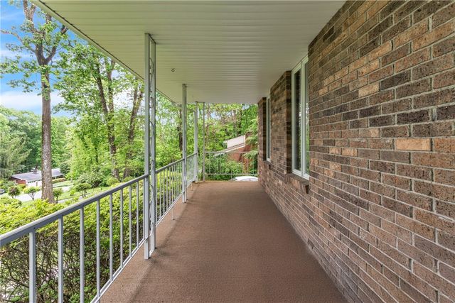 454 Cherokee Dr, Center Twp, PA 16001