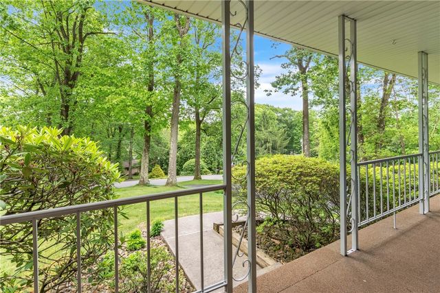 454 Cherokee Dr, Center Twp, PA 16001